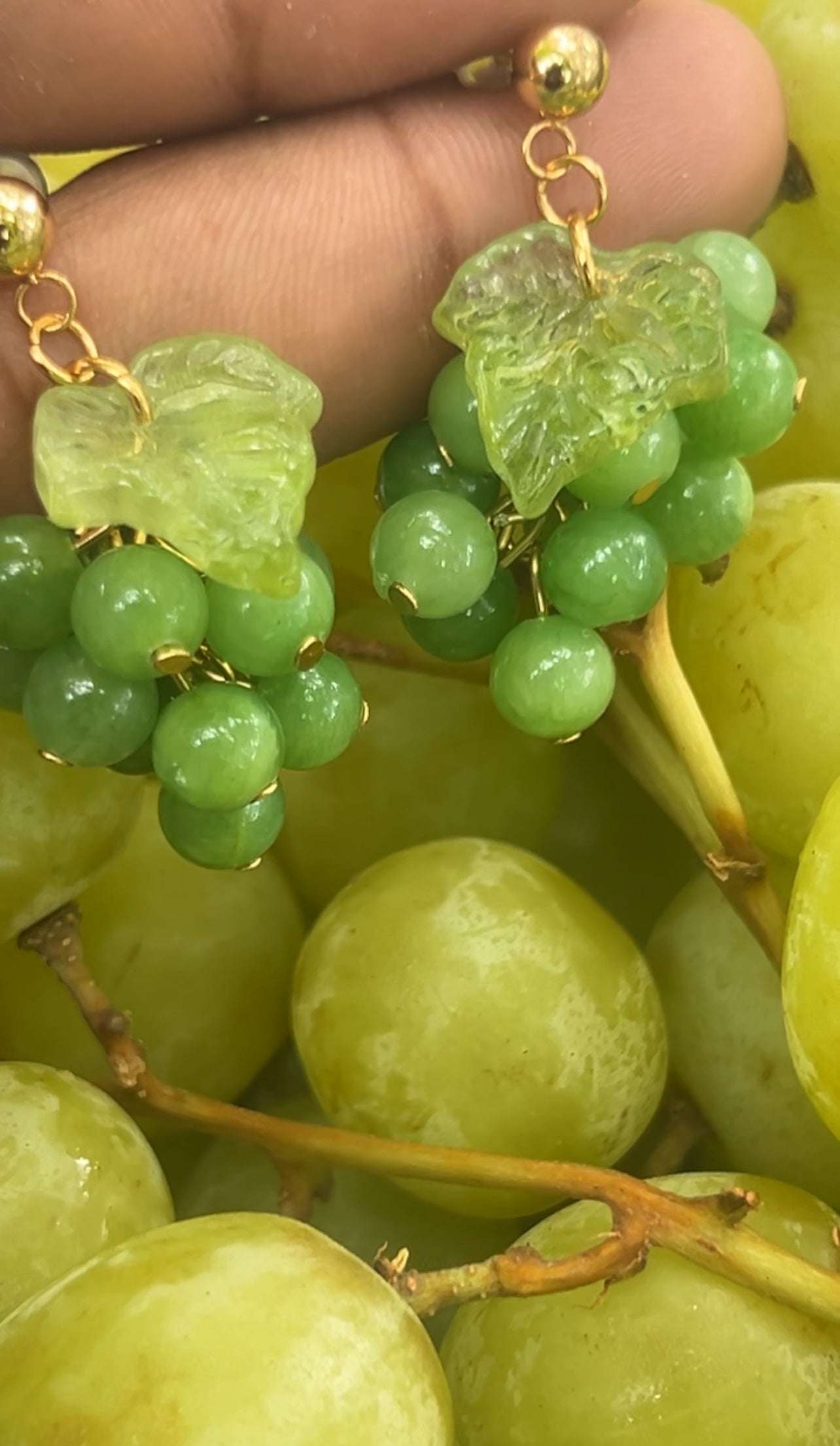 Green grapes (gold)