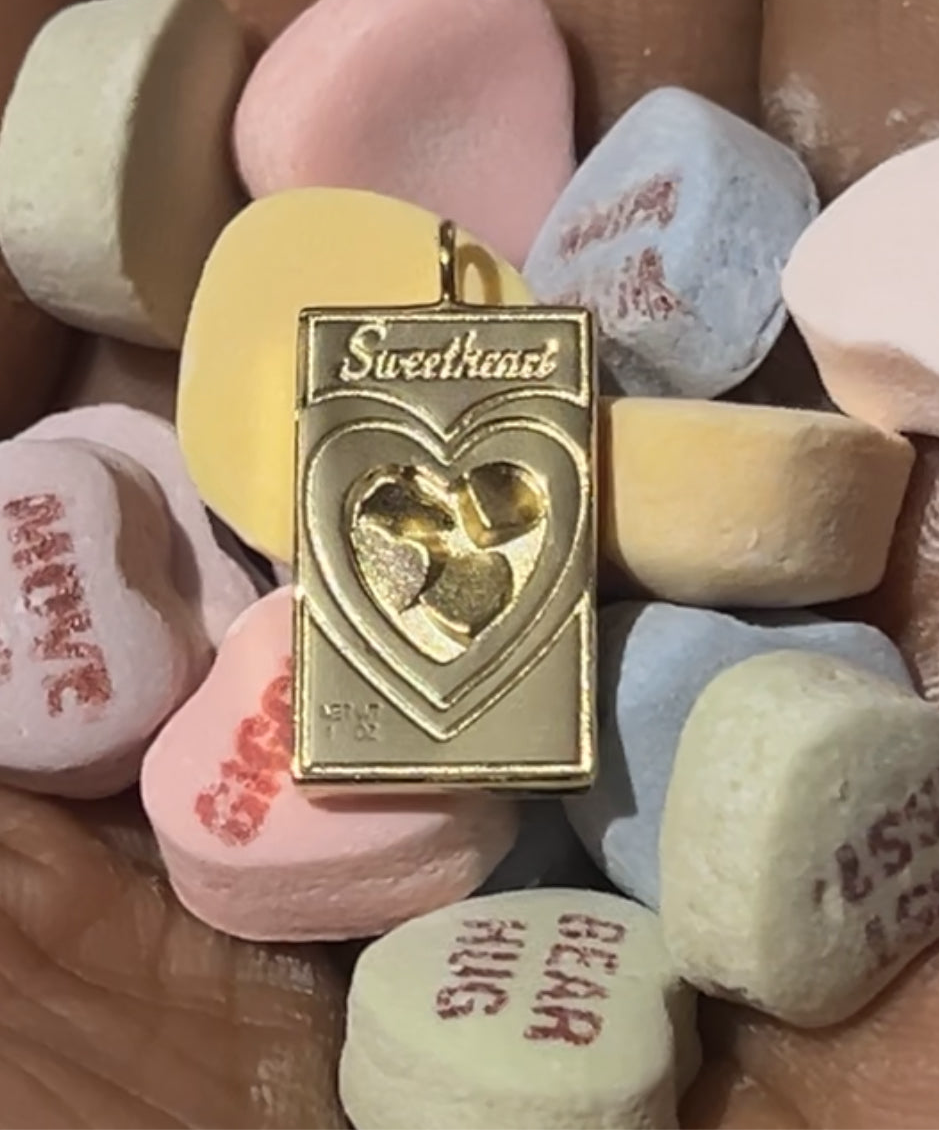 Gold sweetheart box charm